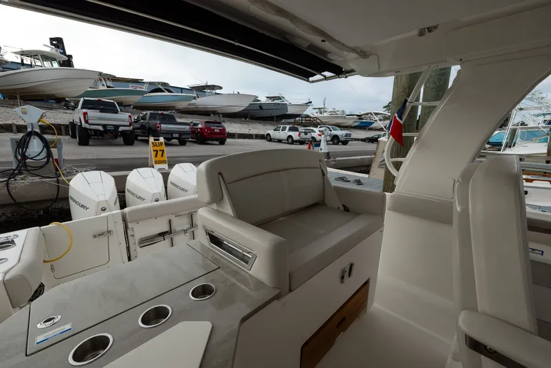 Slide: The Image of Boston Whaler 350 Realm 2023 - 37