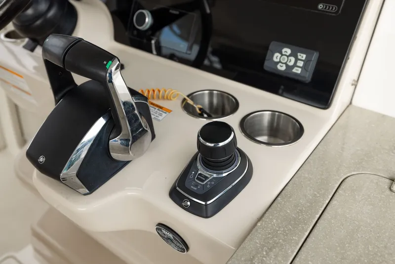 Slide: The Image of Boston Whaler 350 Realm 2023 - 39