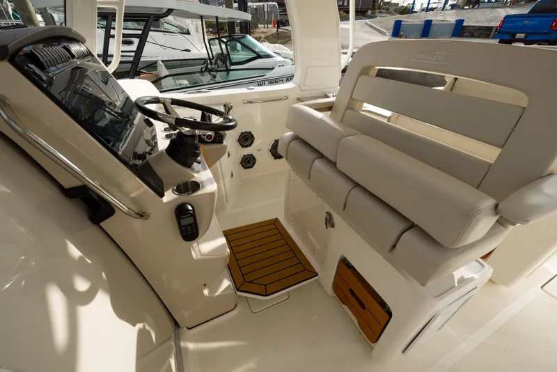 Slide: The Image of Boston Whaler 350 Realm 2023 - 42