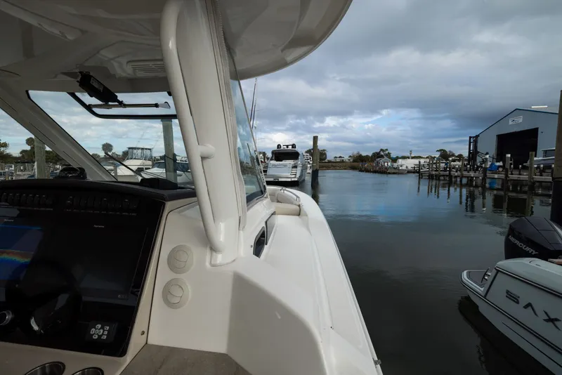 Slide: The Image of Boston Whaler 350 Realm 2023 - 44