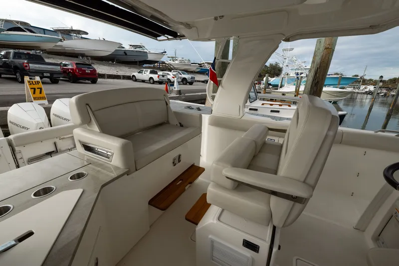 Slide: The Image of Boston Whaler 350 Realm 2023 - 46