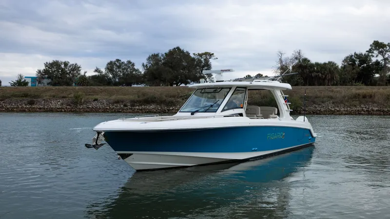Slide: The Image of Boston Whaler 350 Realm 2023 - 6