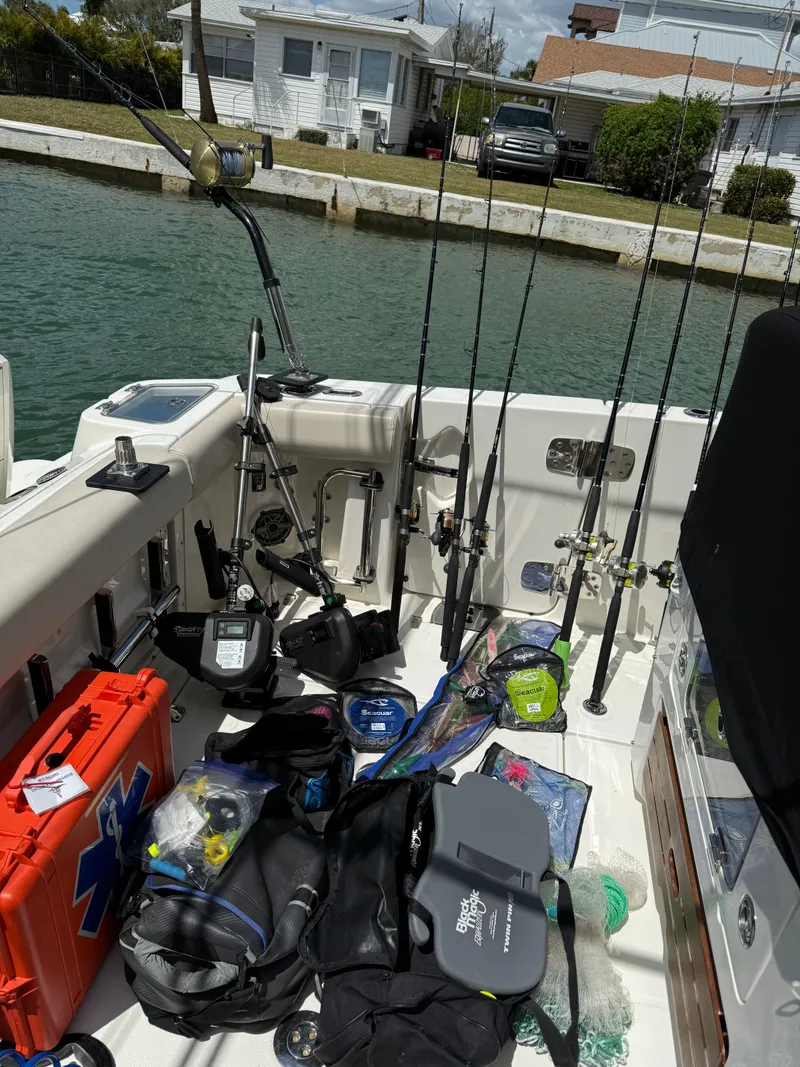 Slide: The Image of Boston Whaler 350 Realm 2023 - 60