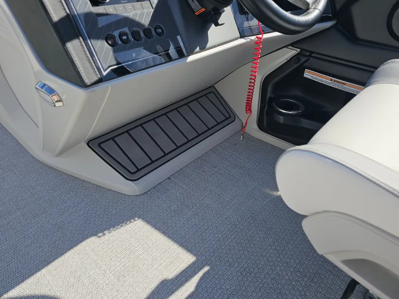 Slide: The Image of Interior of Avalon Catalina 2585 Quad Lounger 2026, luxurious design. - 31