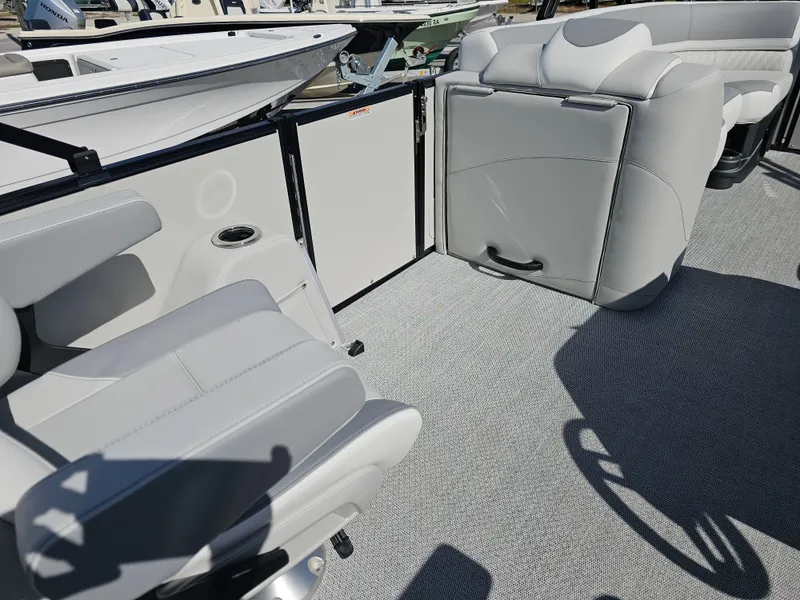 Slide: The Image of Interior of Avalon Catalina 2585 Quad Lounger 2026 pontoon boat. - 35