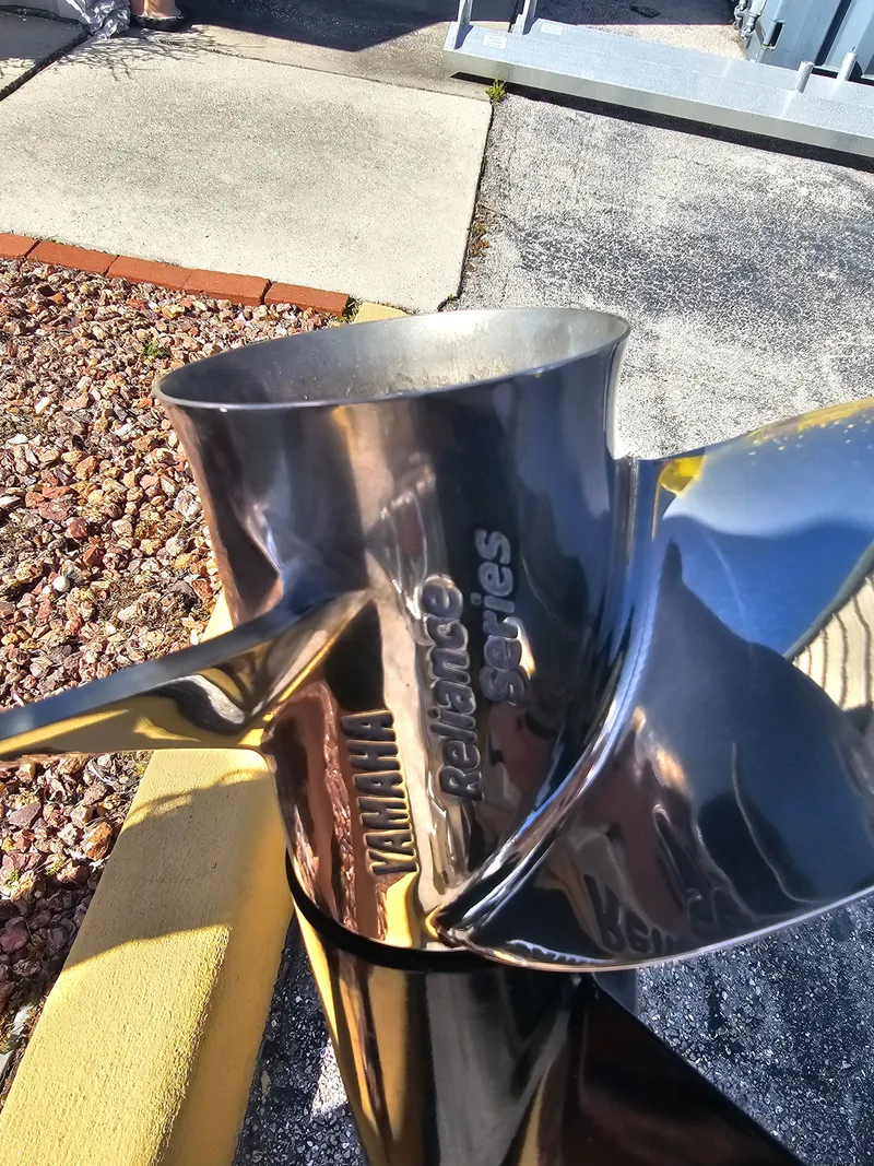 Slide: The Image of Yamaha Reliance Series propeller on Avalon Venture 85 Tritoon. - 26