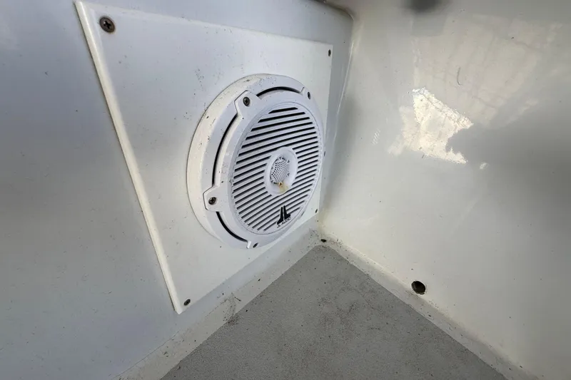Slide: The Image of 1974 Aquasport 2400 Center Console boat speaker in white panel. - 19