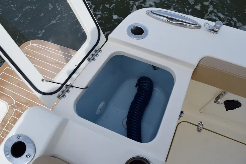 Slide: The Image of Scout 330 LXF 2026 - 14
