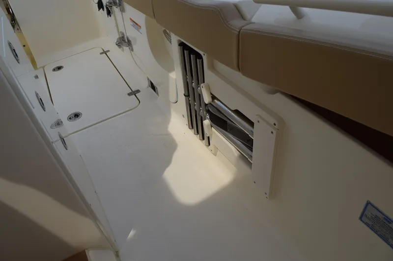 Slide: The Image of Scout 330 LXF 2026 - 16