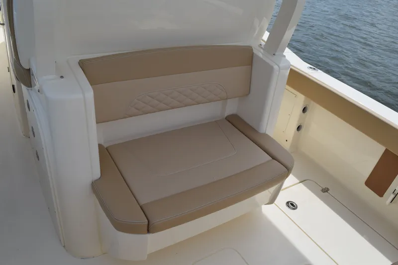 Slide: The Image of Scout 330 LXF 2026 - 17