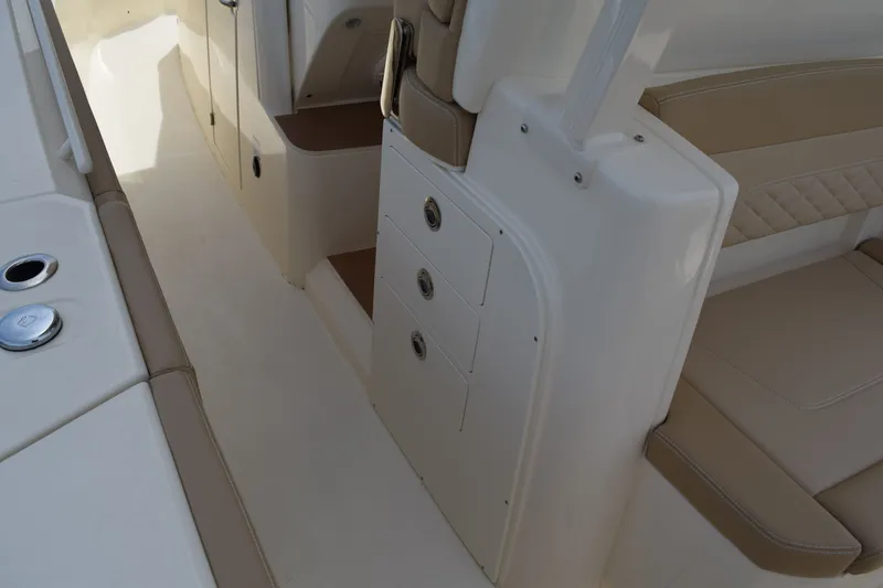 Slide: The Image of Scout 330 LXF 2026 - 19