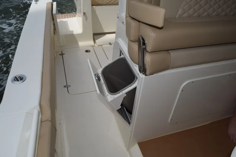 Slide: The Image of Scout 330 LXF 2026 - 20