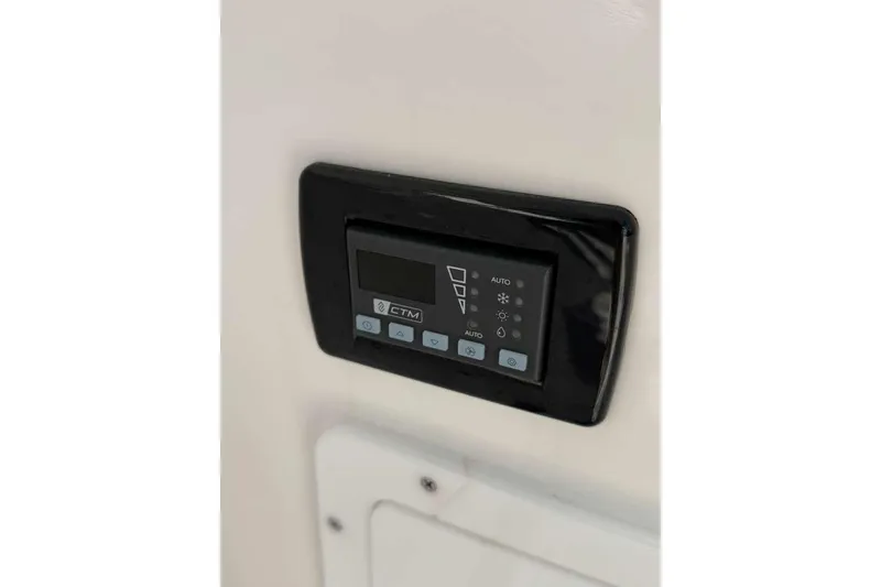 Slide: The Image of Control panel on 2008 Hydra-Sports Vector 3500 VX boat interior. - 49
