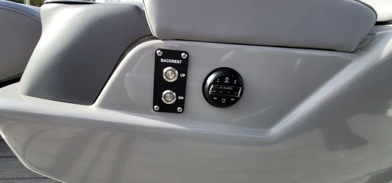 Slide: The Image of Manitou LX 27 SRW 2023 - 16