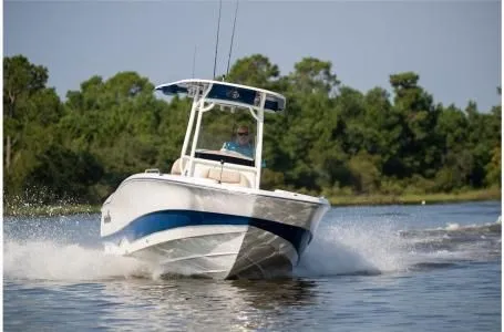 Slide: The Image of NauticStar 231 Hybrid 2021 - 16