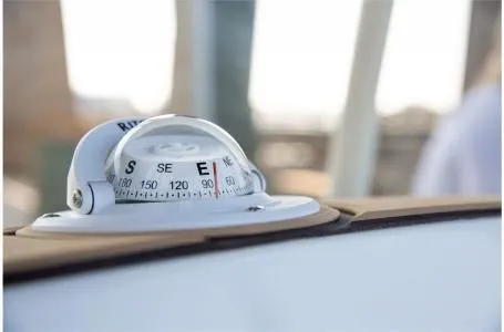 Slide: The Image of NauticStar 231 Hybrid 2021 - 17