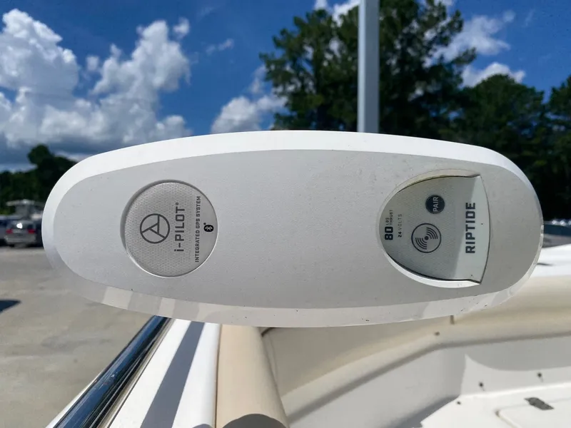 Slide: The Image of NauticStar 231 Hybrid 2021 - 21