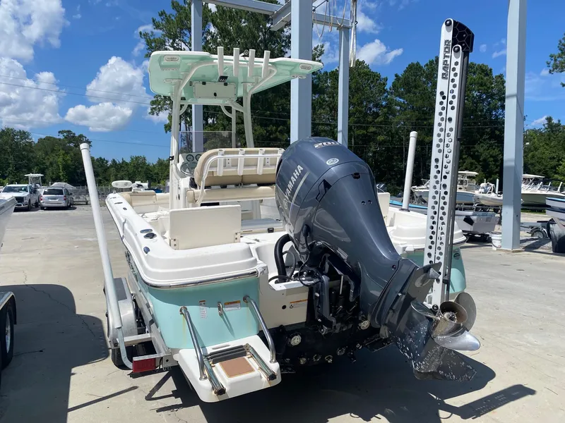 Slide: The Image of NauticStar 231 Hybrid 2021 - 22