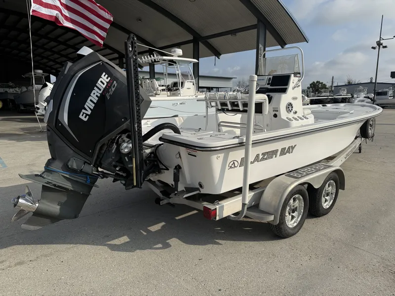 Slide: The Image of Blazer Bay 2200 2017 - 13