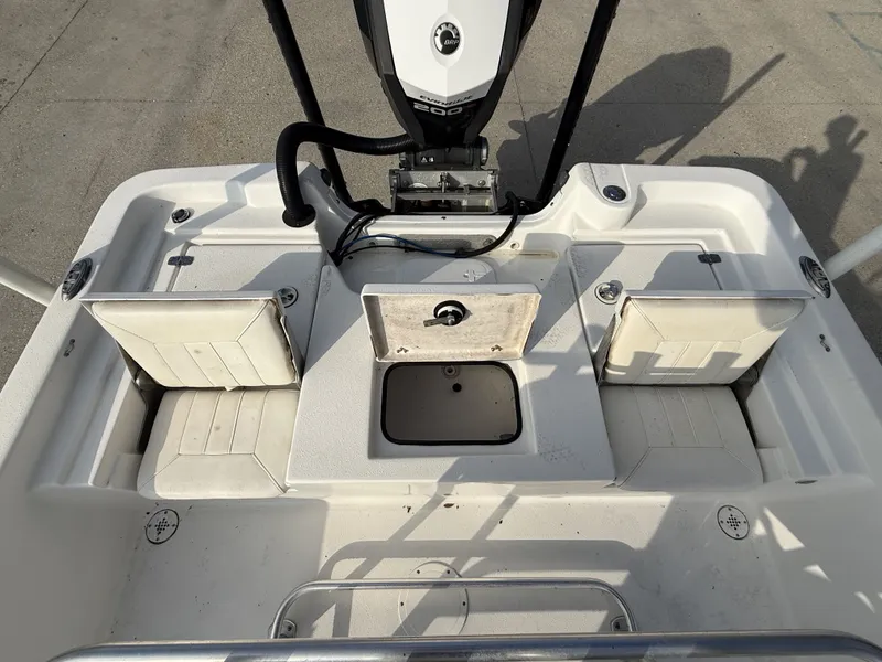 Slide: The Image of Blazer Bay 2200 2017 - 9