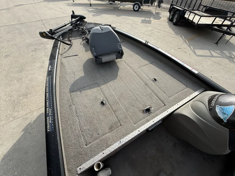 Slide: The Image of Tracker Pro Team 190 TX 2011 - 4