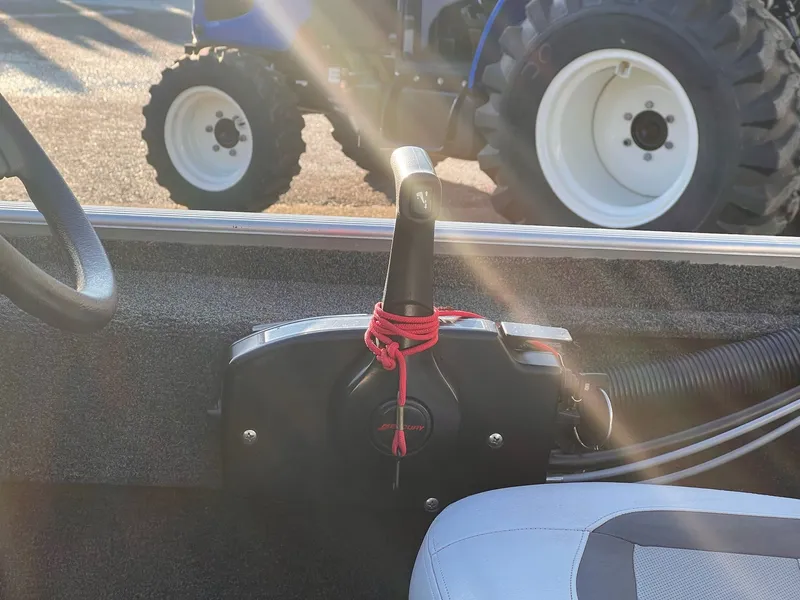 Slide: The Image of Crestliner 16 Storm 2013 - 27