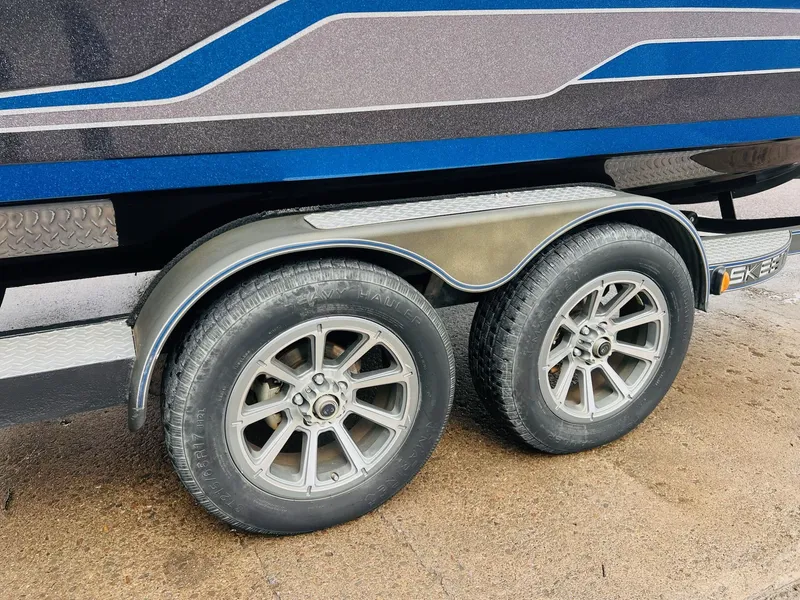 Slide: The Image of Skeeter WX2060 2020 - 10