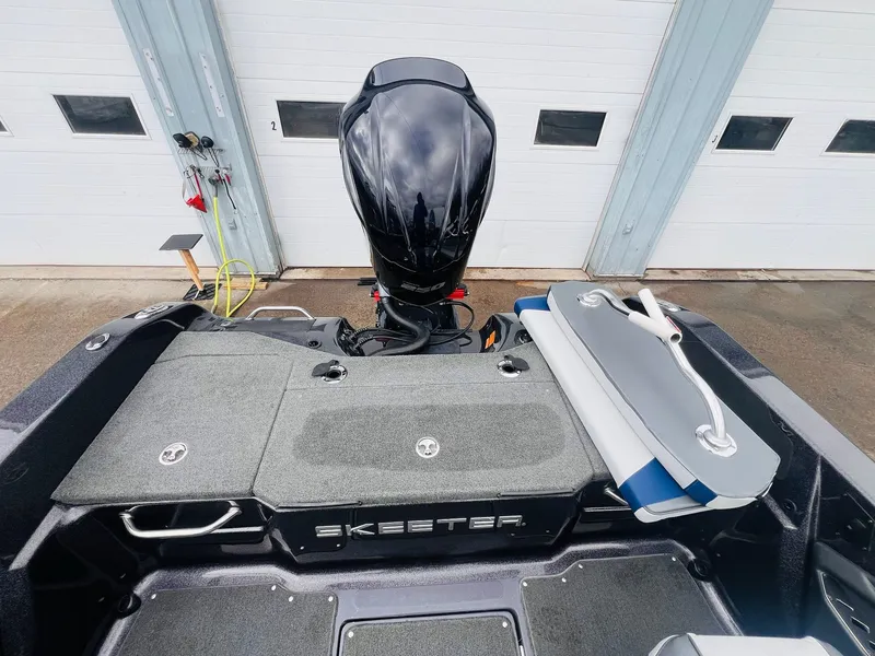 Slide: The Image of Skeeter WX2060 2020 - 13