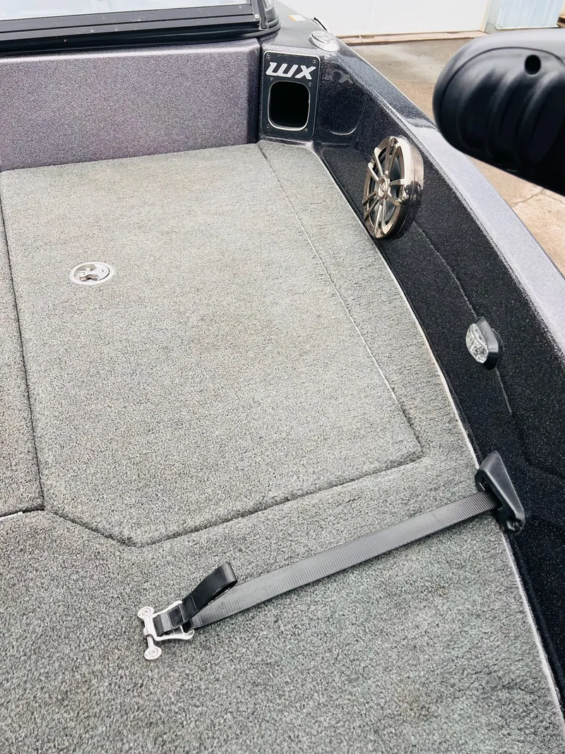 Slide: The Image of Skeeter WX2060 2020 - 18