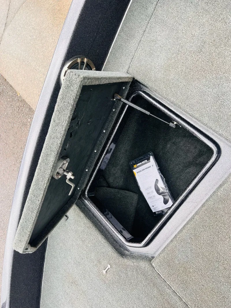 Slide: The Image of Skeeter WX2060 2020 - 23