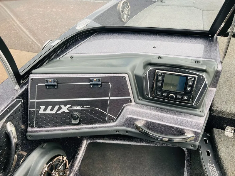 Slide: The Image of Skeeter WX2060 2020 - 26