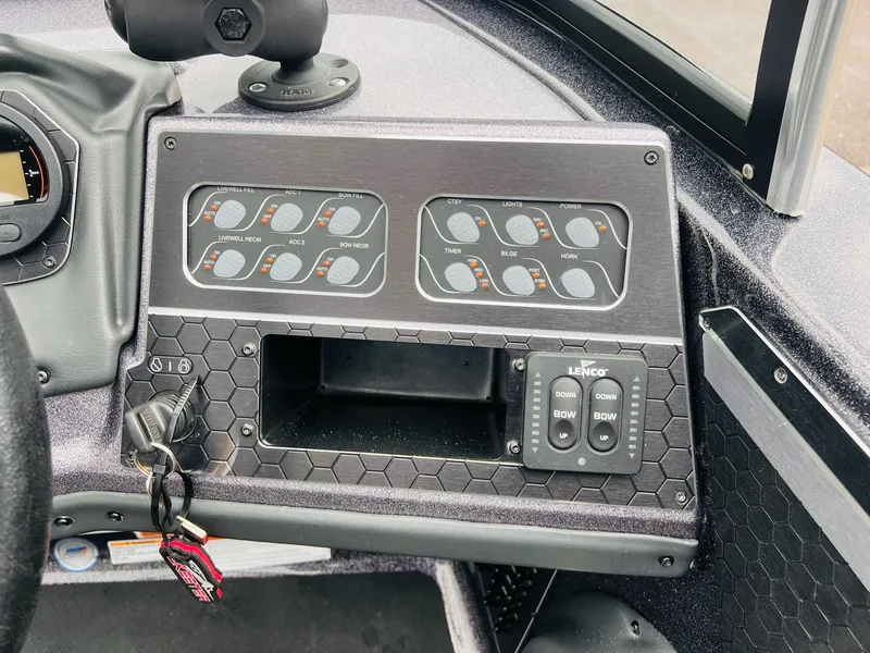 Slide: The Image of Skeeter WX2060 2020 - 27