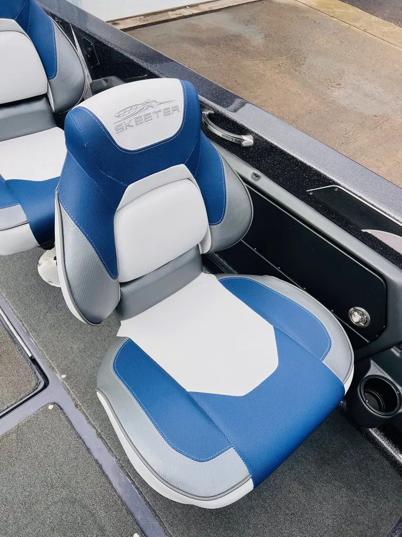 Slide: The Image of Skeeter WX2060 2020 - 28