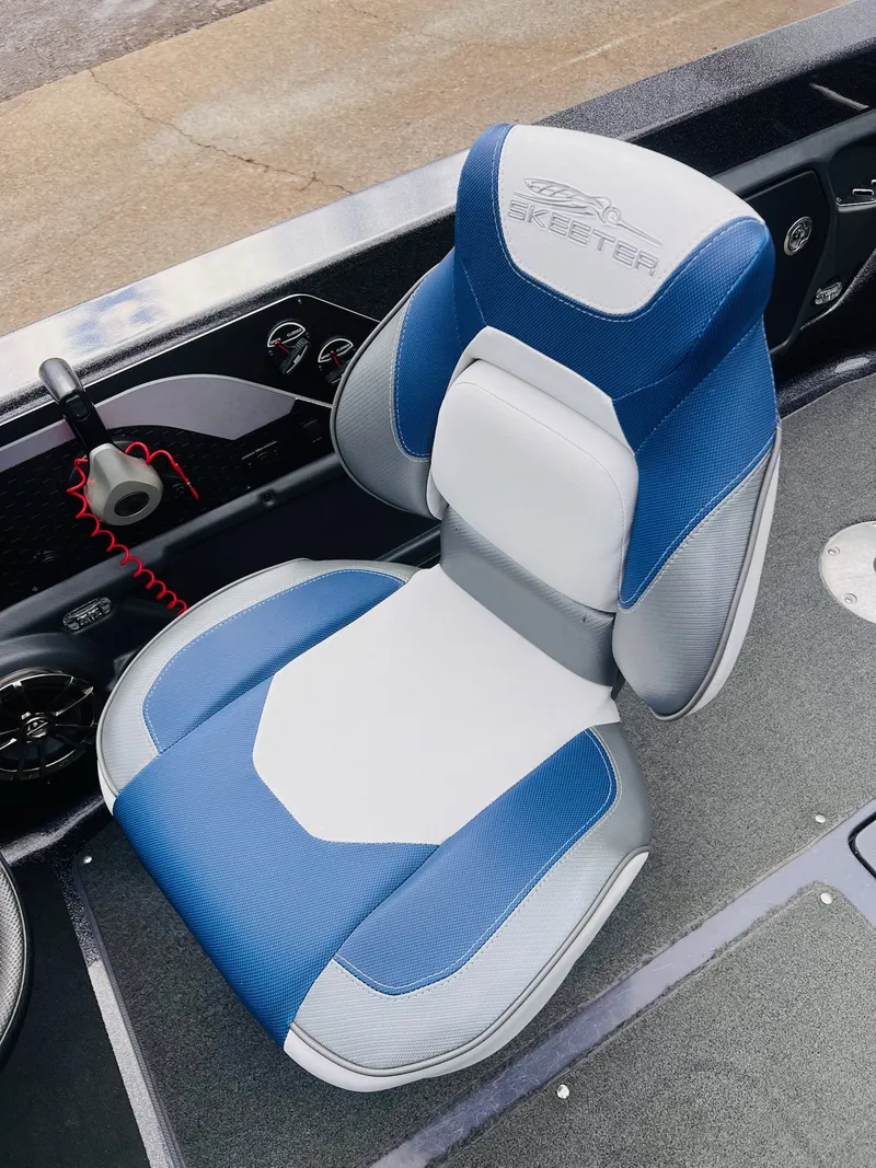 Slide: The Image of Skeeter WX2060 2020 - 30