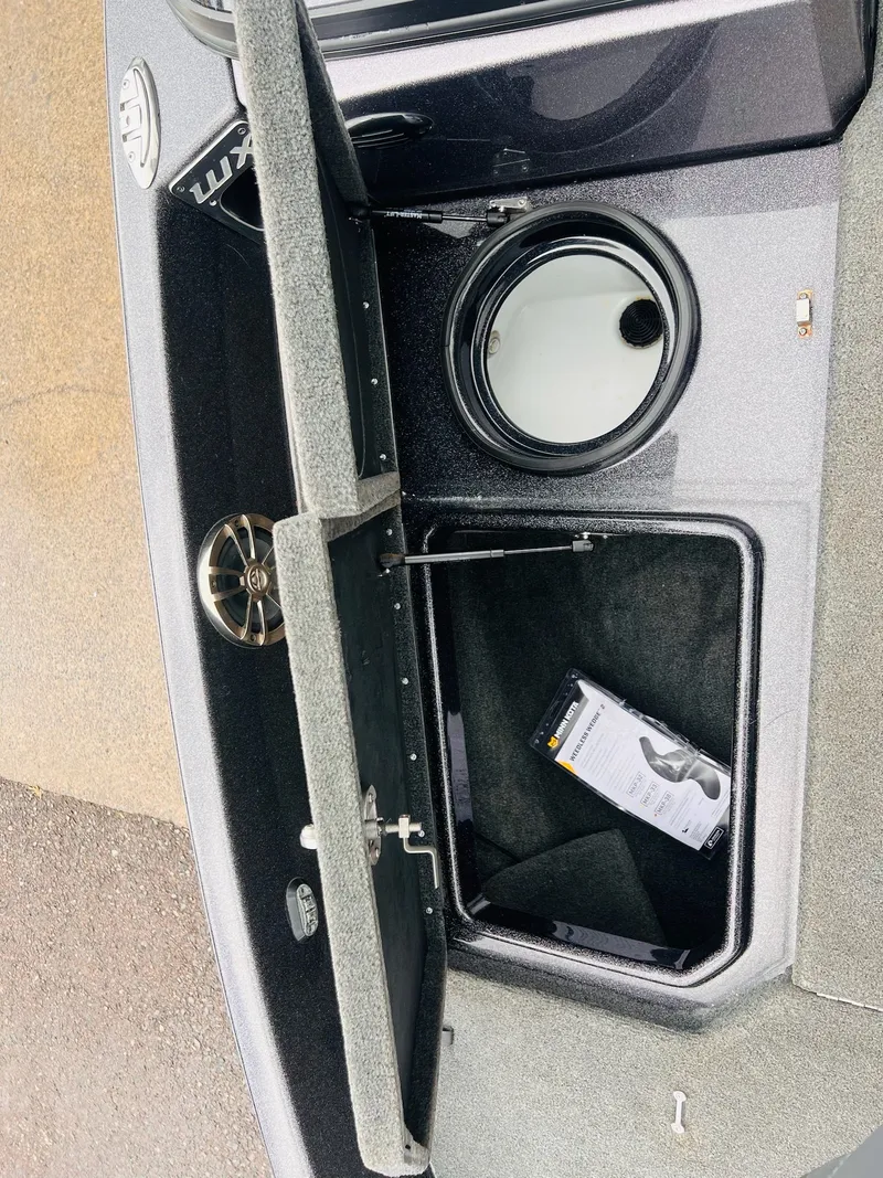 Slide: The Image of Skeeter WX2060 2020 - 36