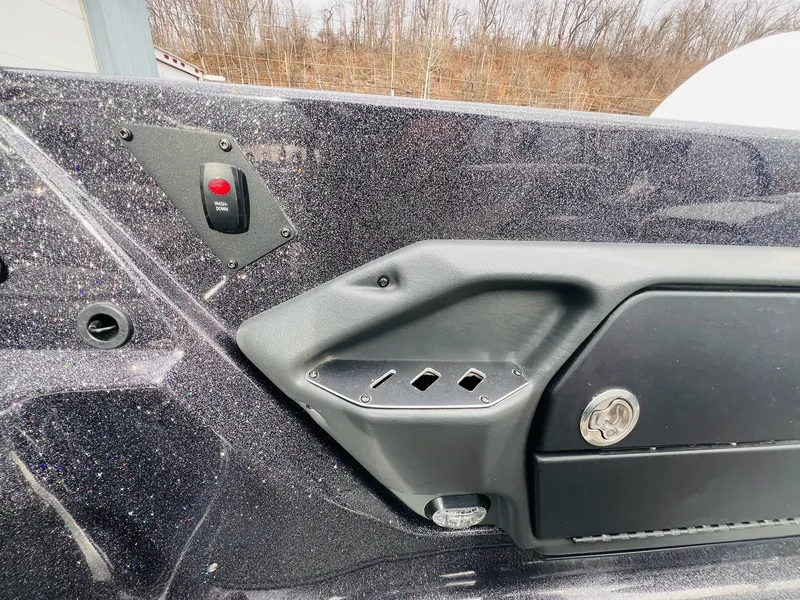 Slide: The Image of Skeeter WX2060 2020 - 9