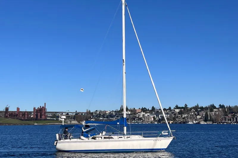 The Image of 1989 Catalina 36 sailboat on a calm lake with a clear blue sky. - 0