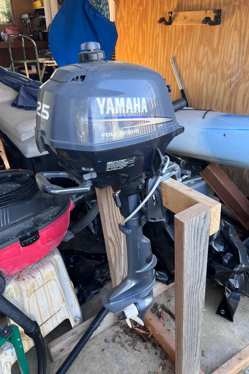 Slide: The Image of Yamaha 25 outboard motor in a garage, near a Catalina 36 sailboat, 1989 model. - 23