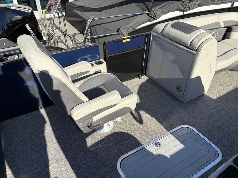 Slide: The Image of Barletta Cabrio 22UC 2025 - 12