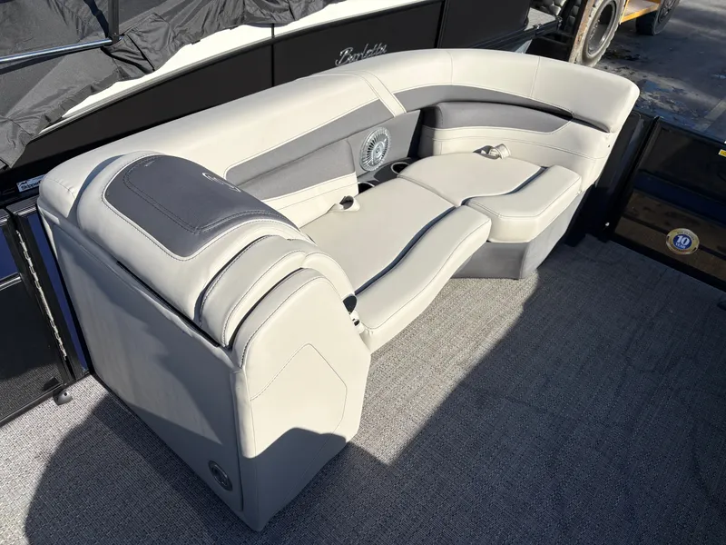 Slide: The Image of Barletta Cabrio 22UC 2025 - 15