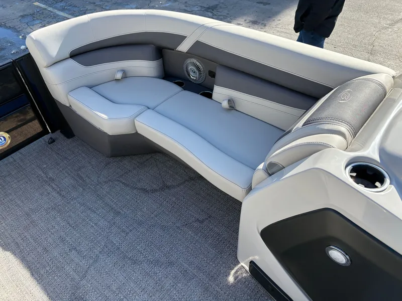 Slide: The Image of Barletta Cabrio 22UC 2025 - 16