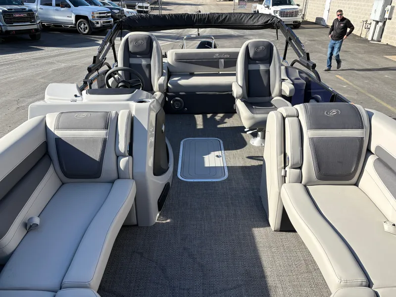 Slide: The Image of Barletta Cabrio 22UC 2025 - 17