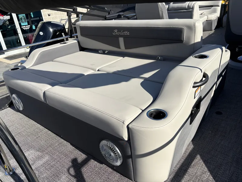 Slide: The Image of Barletta Cabrio 22UC 2025 - 7