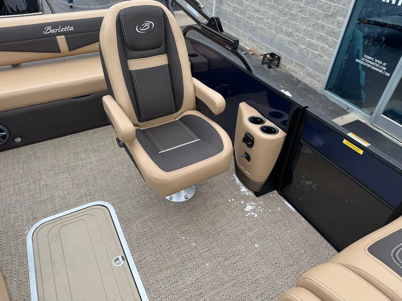 Slide: The Image of Barletta Cabrio 22UC 2025 - 10