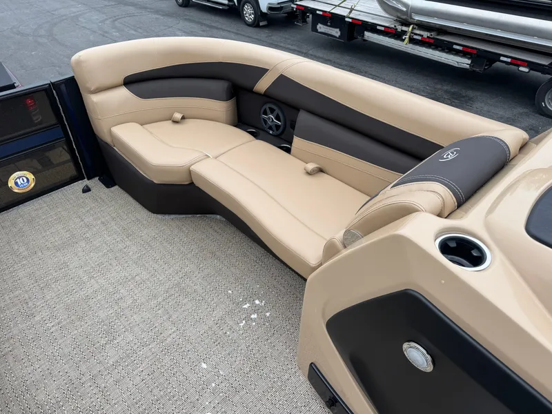 Slide: The Image of Barletta Cabrio 22UC 2025 - 13