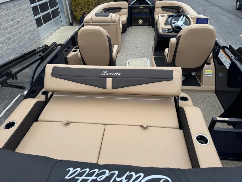 Slide: The Image of Barletta Cabrio 22UC 2025 - 6