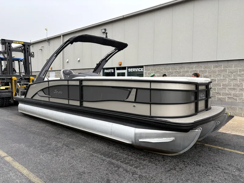 Slide: The Image of Barletta Lusso 25UA 2025 - 2