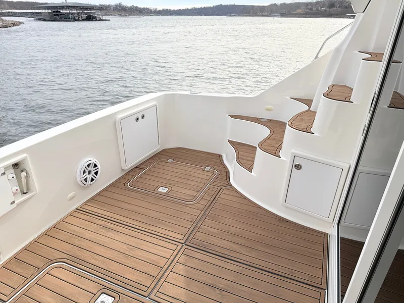 Slide: The Image of Carver Yachts 33SS 2006 - 12