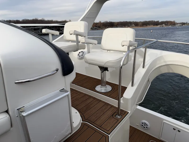 Slide: The Image of Carver Yachts 33SS 2006 - 14