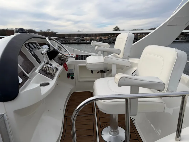 Slide: The Image of Carver Yachts 33SS 2006 - 15
